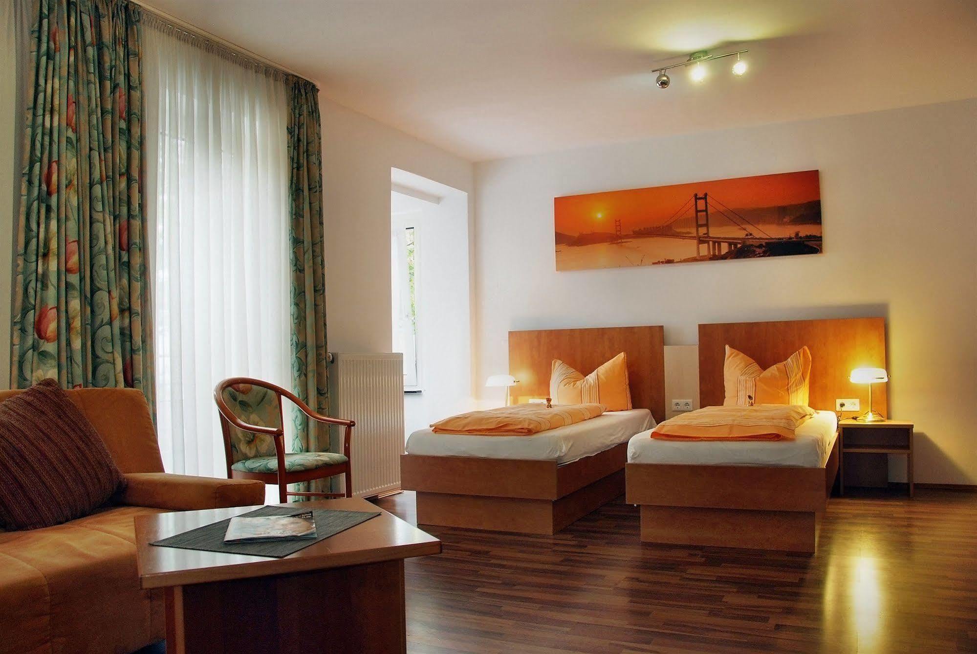 Hotel Monopol غيلسنكيرشن المظهر الخارجي الصورة